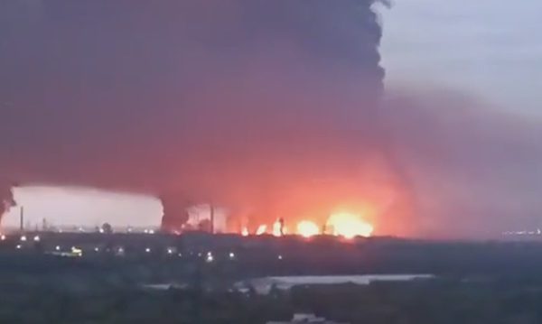 Ukraine tập kích nhà máy lọc dầu Nga, bất chấp tuyên bố của ông Trump