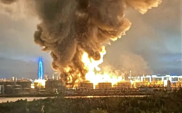 Ukraine tập kích quy mô lớn vào cảng dầu, trung tâm dữ liệu của Saint Petersburg