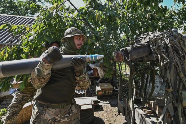 Ukraine tiến về "vành đai pháo đài", tìm cách bẻ gọng kìm siết chặt của Nga