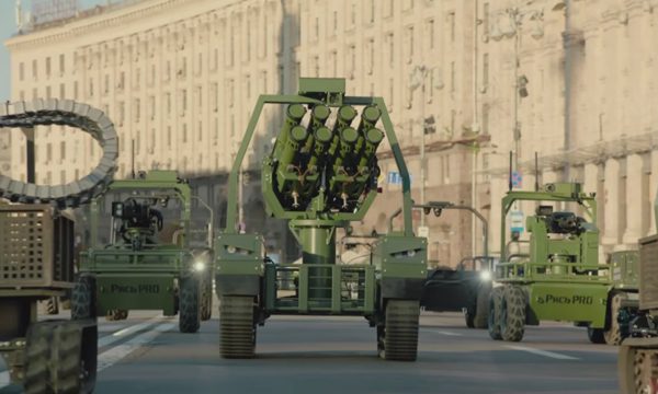 Ukraine tổ chức cuộc diễu binh drone đầu tiên trên thế giới