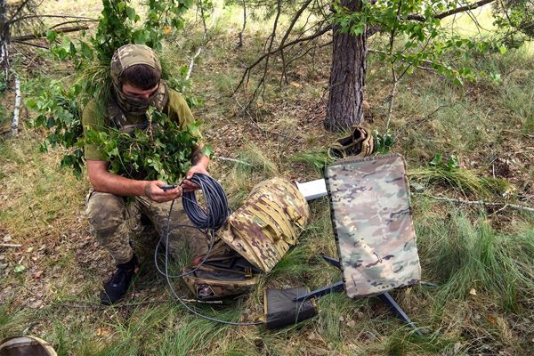 Ukraine tố công ty của Elon Musk hạn chế Starlink, làm tê liệt UAV chống Nga