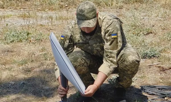 Ukraine tố SpaceX áp hạn chế Starlink, cản trở tác chiến
