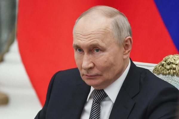 Ukraine tuyên bố “khóa” không phận Nga, Tổng thống Putin cảnh báo đanh thép