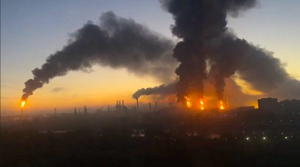 Ukraine tuyên bố làm tê liệt hơn nửa công suất lọc dầu của Nga