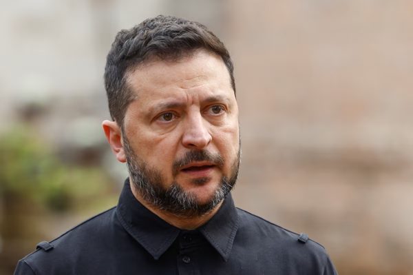 Ukraine và Nga phản ứng trước đề xuất thay Tổng thống Zelensky của ông Trump
