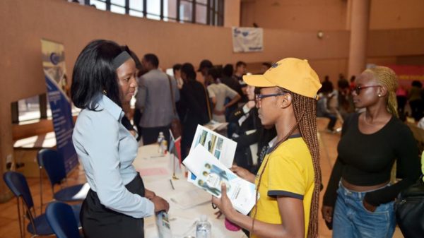 UNDP cảnh báo 800 triệu thanh niên có nguy cơ không tìm được việc làm