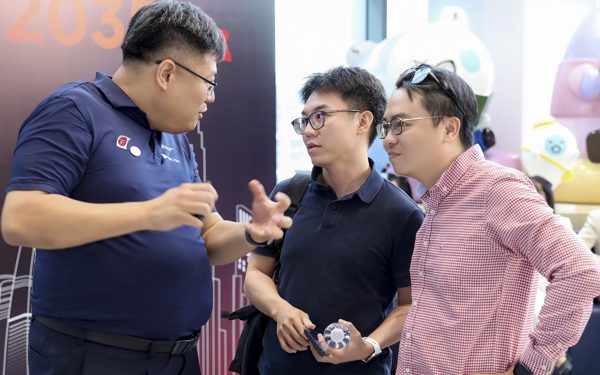 Ứng dụng AI trong chăm sóc khách hàng: 'Chậm lại 1 giây' để giữ tiền cho người dùng