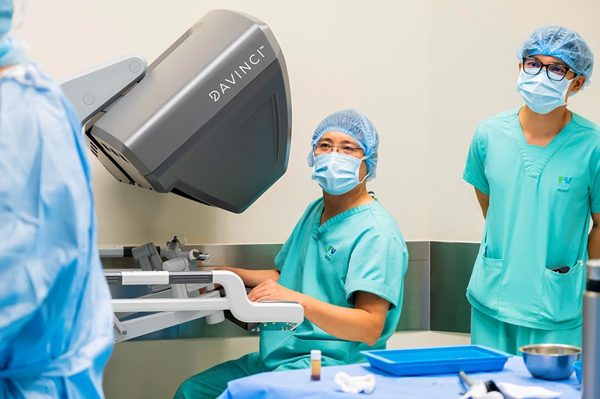 Ứng dụng robot cắt u phổi cho người đàn ông có tiền sử hút thuốc 40 năm