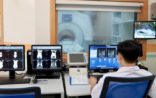 Ung thư có thể chữa khỏi khi phát hiện sớm, bác sĩ chỉ cách phân biệt giữa chẩn đoán sớm và tầm soát