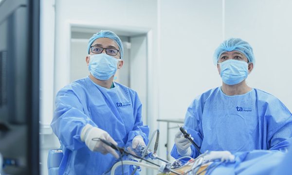Ung thư dạ dày di căn gan có mổ nội soi được không?