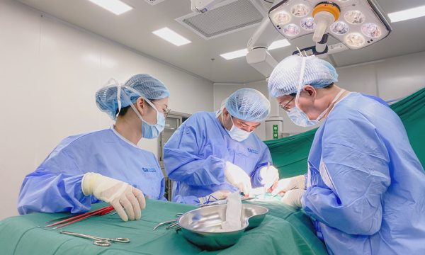 Ung thư di căn sau một năm 'kiêng thịt bỏ đói khối u'