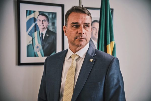 Ứng viên tổng thống Brazil rời khỏi đất nước sau khi thua cuộc