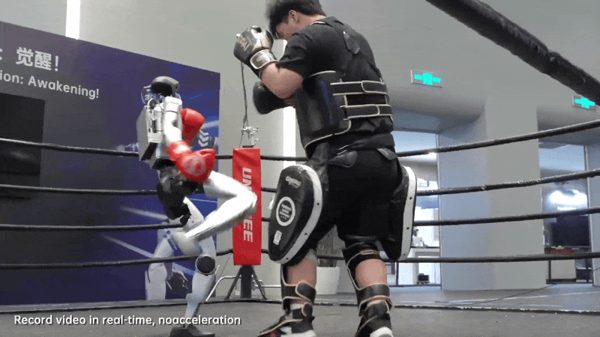 Unitree trình diễn robot hình người tự chiến đấu
