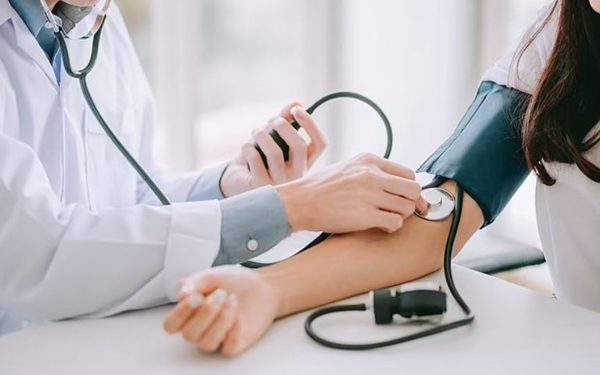 Uống 3-4 loại thuốc huyết áp mỗi ngày nhưng chỉ số vẫn cao, nguyên nhân có thể do đâu?