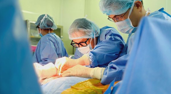 Uống nhầm thuốc tẩy bồn cầu, hoại tử toàn bộ dạ dày