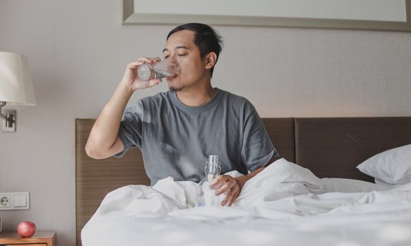 Uống nước ấm khi thức giấc có gây hại cho cơ thể không?