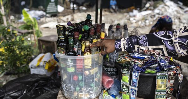 Uống rượu tự nấu nghi chứa methanol, 48 người chết  ở Nigeria
