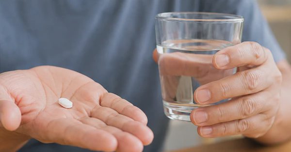 Uống thuốc huyết áp đều, vì sao vẫn có nguy cơ đột quỵ?