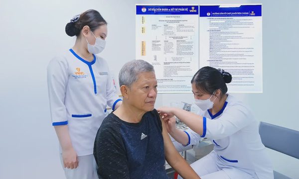 Uống thuốc kiểm soát bệnh nền có được tiêm ngừa cúm?
