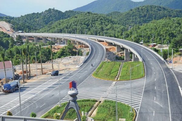 Ưu tiên nguồn lực kiến tạo các công trình hạ tầng mang tầm vóc quốc gia