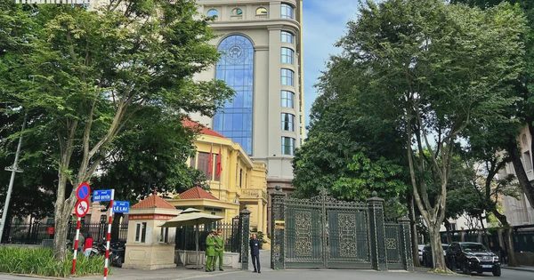 Ủy ban Kiểm tra Thành ủy Hà Nội khai trừ Đảng 2 cựu lãnh đạo nhận hối lộ