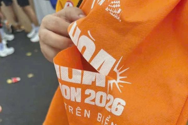 Vận động viên giải chạy marathon trình báo bị kẻ gian rạch túi trộm tài sản
