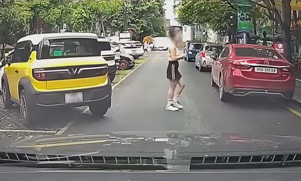 'Văn hóa lái xe không theo kịp tốc độ mua ôtô'