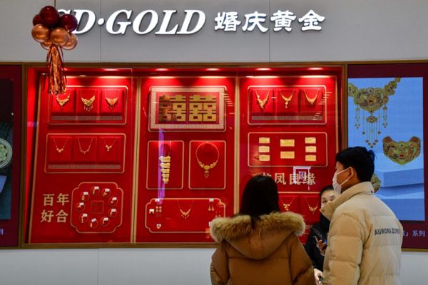 Vàng lội ngược dòng, bật tăng dữ dội: ‘Cá mập’ nào đang gom vàng?