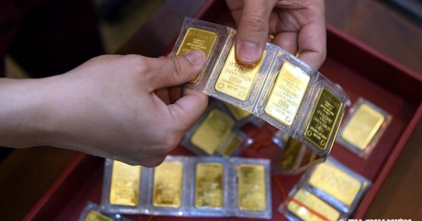 Vàng tăng không đủ bù lỗ, ngân hàng hút USD