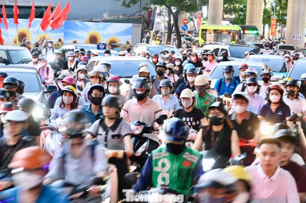 Vành đai 2,5 vừa thông xe kỹ thuật, nút giao Cầu Giấy đã ùn ứ
