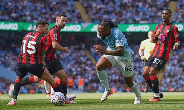 VAR giúp Man City thắng ngược Bournemouth ở phút bù