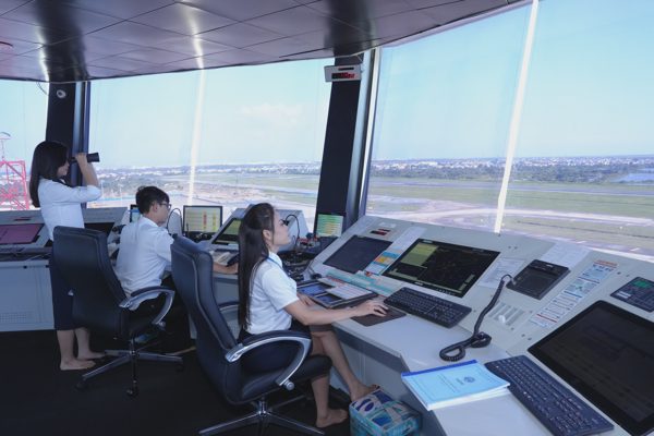 Vật thể bay phát sáng khiến 3 chuyến bay tại Cát Bi bị ảnh hưởng