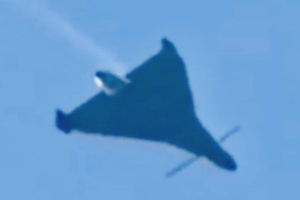 Vật thể bí ẩn trên UAV Nga có thể cắt thép, phá đường điện cao thế