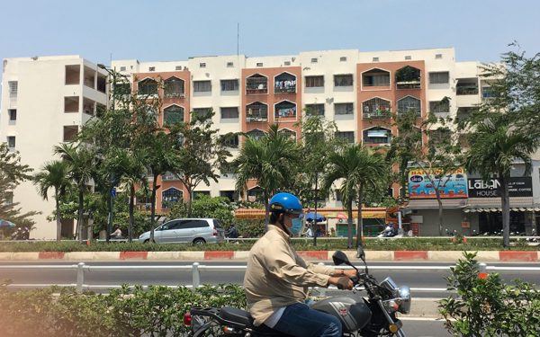 Vay gần tỉ đồng, 'tôi đang tính bán căn hộ vì không kham nổi nữa'