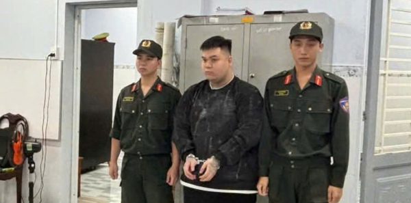 Vay tiền không trả còn mua súng bắn chủ nợ 3 phát đạn