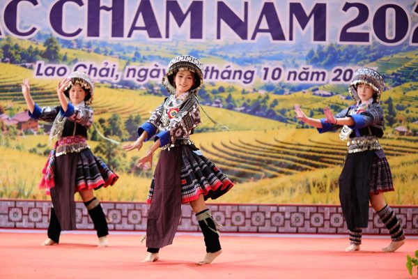 'Váy xòe trên sóng lúa' khuấy động Lễ hội Sắc chàm Lao Chải 2026