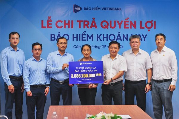 VBI Cần Thơ trao hơn 3 tỷ đồng bảo hiểm cho khách hàng vay vốn VietinBank gặp nạn