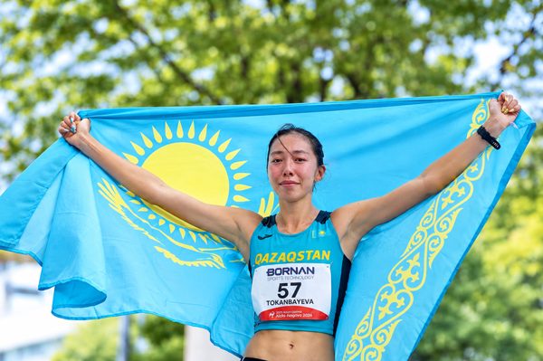 VĐV điền kinh bị tước huy chương vàng Asiad 20 vì đi giày sai chuẩn