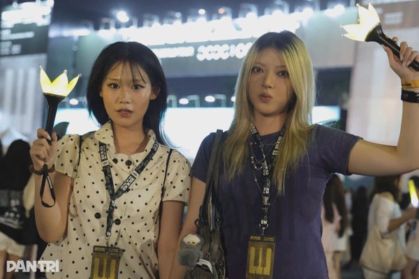 Vé BIGBANG bị hét từ 7 lên 32 triệu đồng sát giờ G, phe vé và fan "đấu trí"
