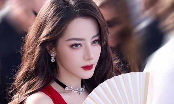 Vẻ đẹp của Địch Lệ Nhiệt Ba hút 20 triệu USD