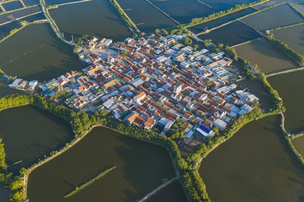 Vẻ đẹp làng cổ hơn 370 năm giữa đầm Nha Phu