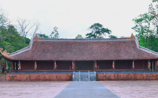 Về Di tích quốc gia đặc biệt Lam Kinh, đến chính điện nghe chuyện cây lim hiến thân