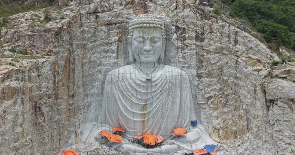 Về núi Sam chiêm ngưỡng tượng Phật Thích Ca cao 81 m tạc vào vách đá