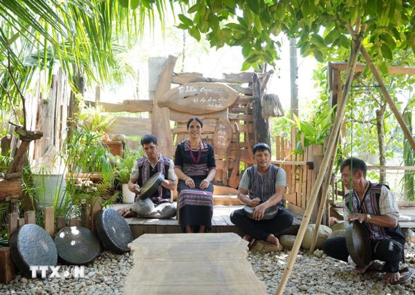 Về Quảng Ngãi nghe làn điệu Ta lêu giữa không gian càphê núi rừng