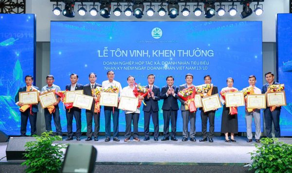 Vega City nhận Bằng khen của Chủ tịch UBND tỉnh Khánh Hòa, tiếp nối hành trình đồng hành cùng địa phương
