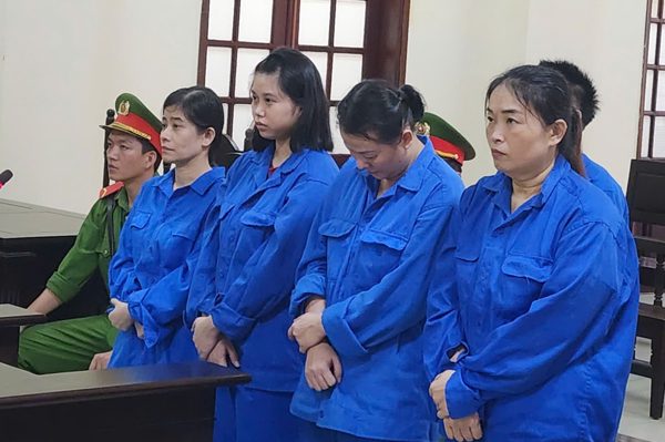 Vén màn kịch cưới giả: Lừa tiền rồi bỏ rơi 'chú rể' tại tiệm cắt tóc