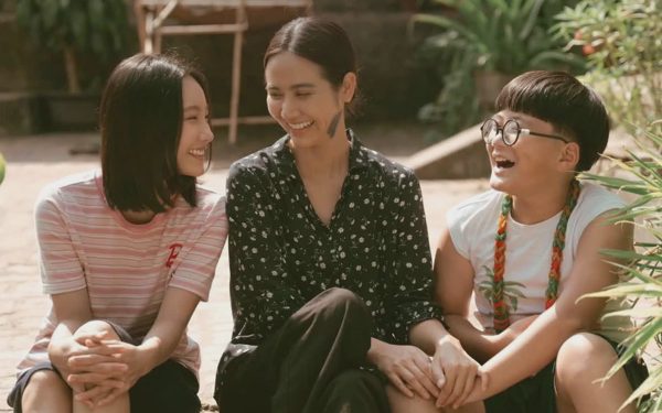 Vết bớt của Huyền Lizzie trong phim ‘Căn nhà không mái che’