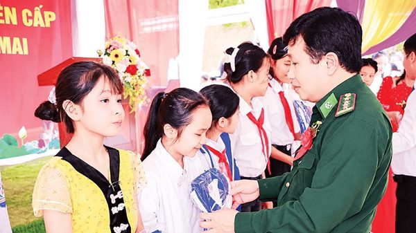 Vì học sinh nghèo vùng biên