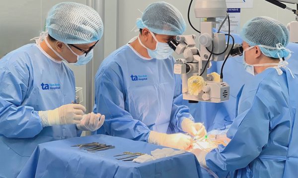 Vi phẫu '2 trong 1' giúp người đàn ông vô sinh có con