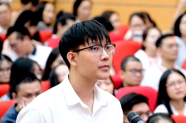 Vì sao bác sĩ nội trú - tinh hoa y khoa vẫn phải thi đánh giá năng lực hành nghề?